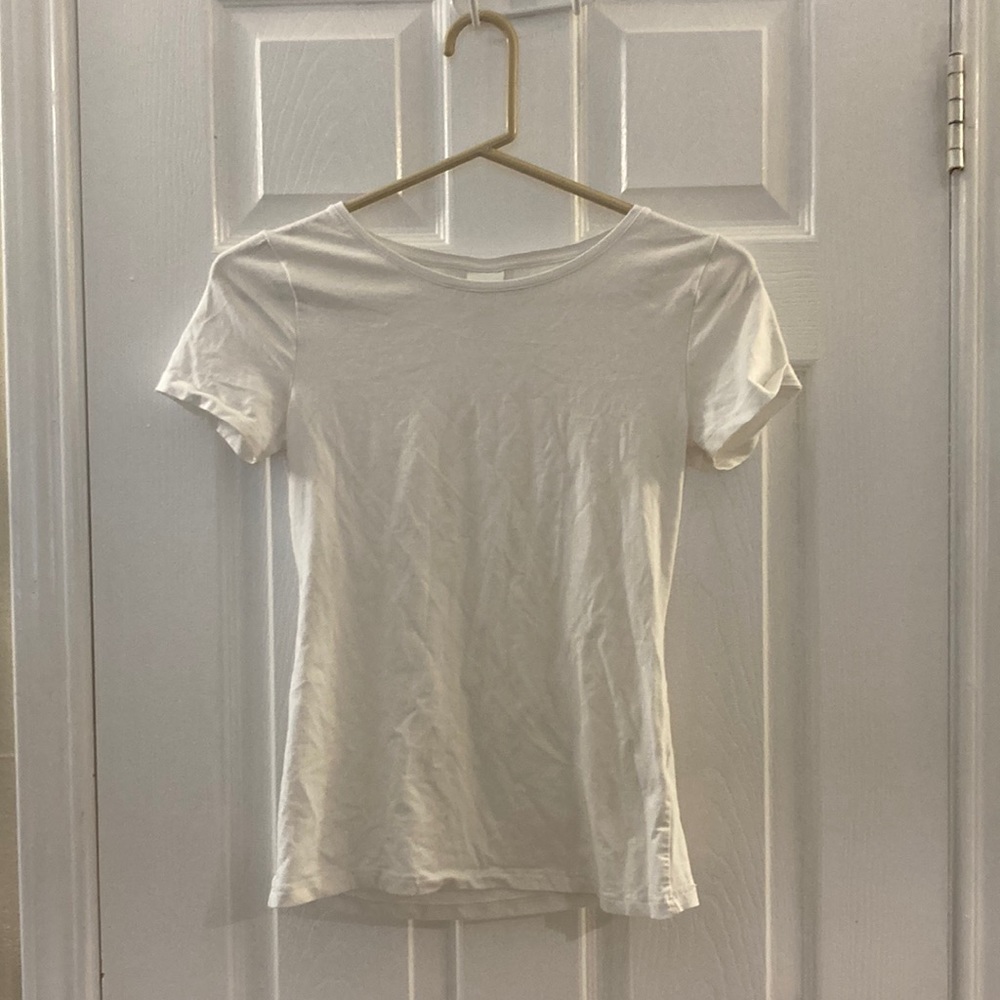 H&M white t-shirt. NWOT. Size S.